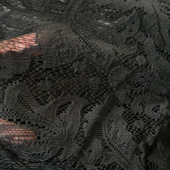 Sexy open back black crop top - Picture 2 of 5